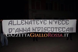 Striscione contro i giocatori