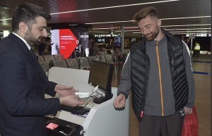 De Sanctis al check-in per Torino