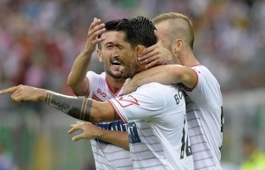 Marco Borriello festeggiato dai compagni del Carpi