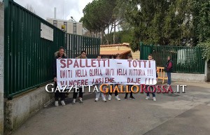 STRISCIONE a Trigoria