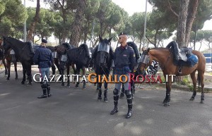 Polizia a cavallo allo Stadio Olimpico