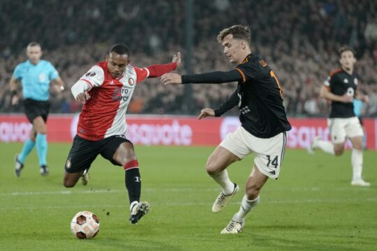 Feyenoord-Roma: banana gonfiabile e gara sospesa